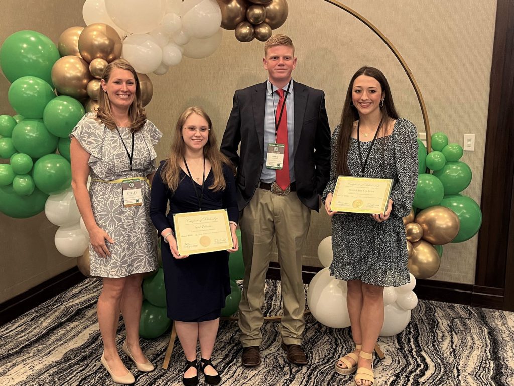 photo of 4-H scholarship recipients